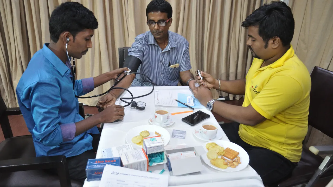 File:Blood Pressure And Blood Glucose Test - Health Check-up Camp - NCSM - Salt Lake City - Kolkata 2017-06-21 2921.JPG