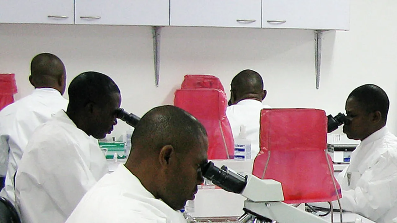 USAMRUK Malaria Diagnostics and Control Center of Excellence microscopy training - Nigeria, Africa 092009