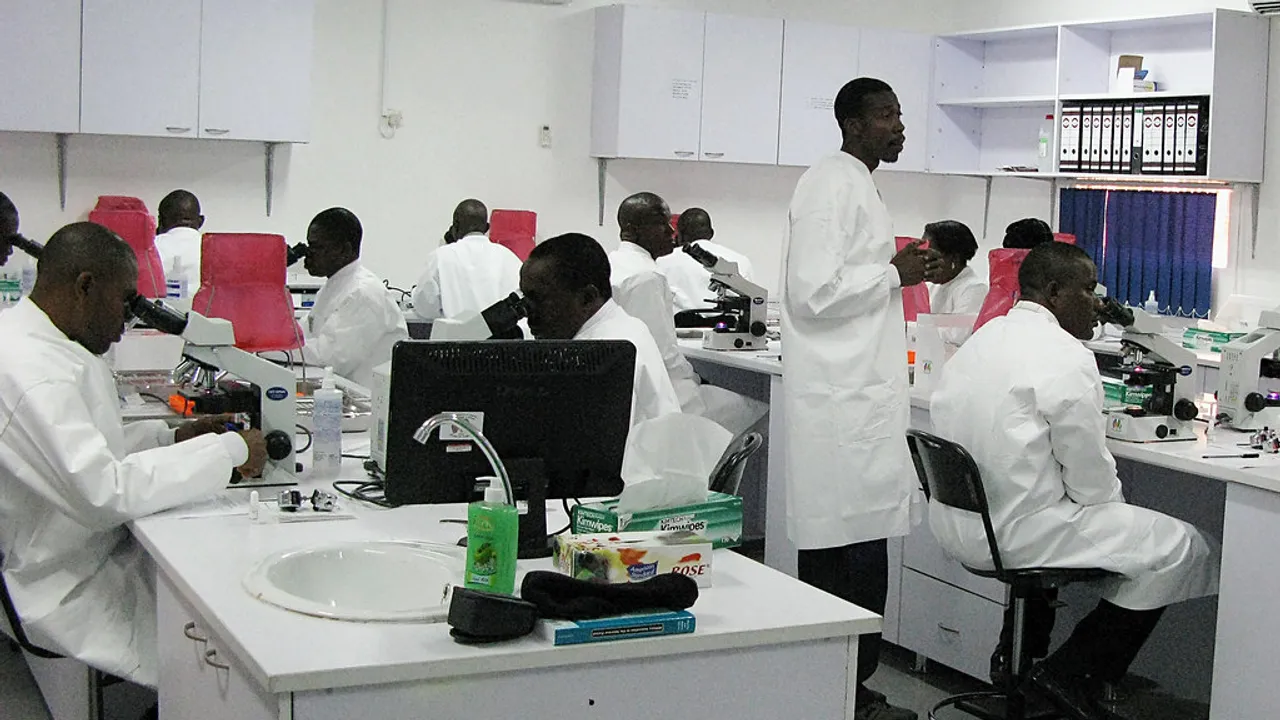 USAMRUK Malaria Diagnostics and Control Center of Excellence microscopy training - Nigeria, Africa, September 2009