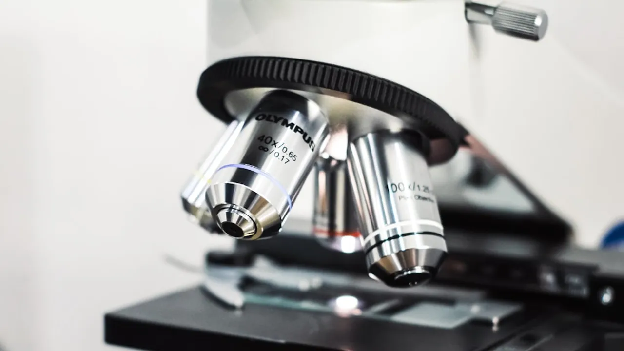 a microscope with a microscope attached to it