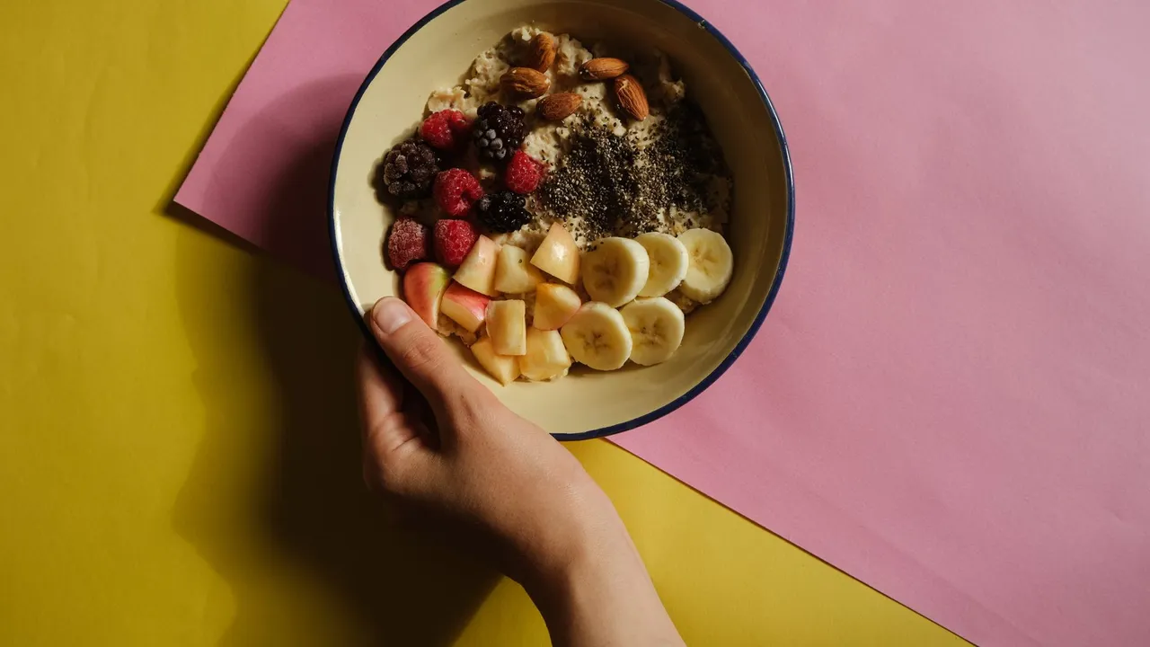 Delicious oatmeal bowl with fresh fruits and nuts, perfect for a healthy breakfast.