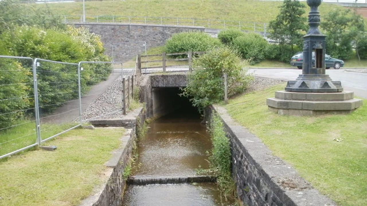 Nant Dar appears alongside Fountain Road, Pontypool - geograph.org.uk - 2489106